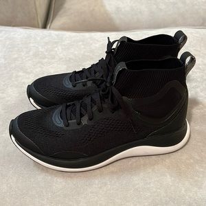 LULULEMON charge-feel tennis shoes